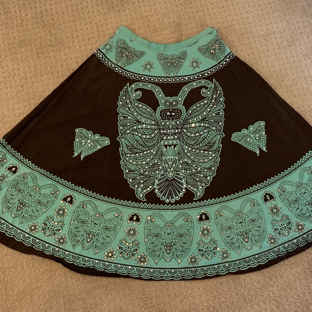 Long skirt with sequins